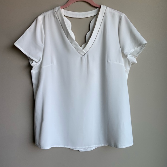 White top - Picture 1 of 2